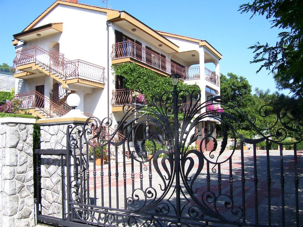 רייקה Apartments Villa Luciana מראה חיצוני תמונה
